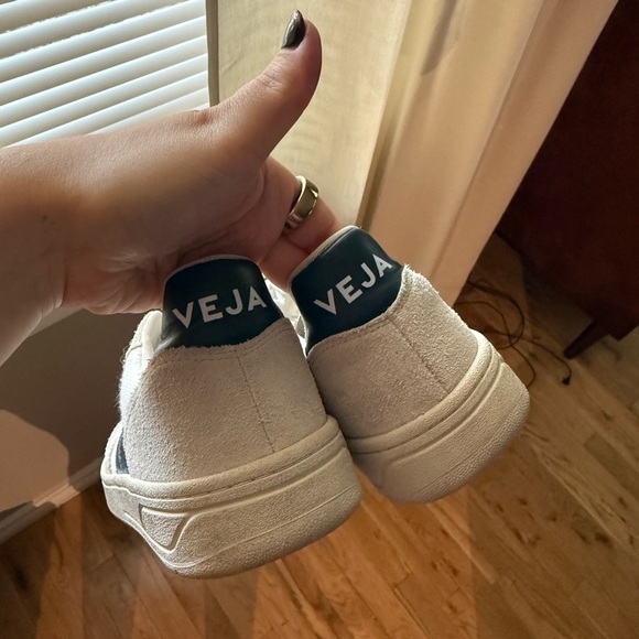 Veja V-10 B Mesh Sneakers